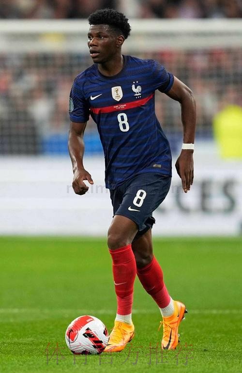 官方:皇马与琼阿梅尼签约6年 转会费8000万欧 官方:皇马与琼阿梅尼签约6年 转会费8000万欧